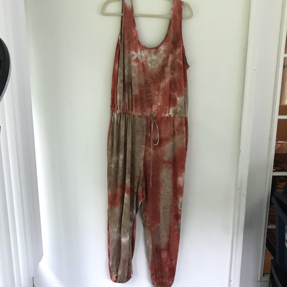 Weekend Tie-Dye Scoop Neck Jumpsuit in Rust and Olive XL